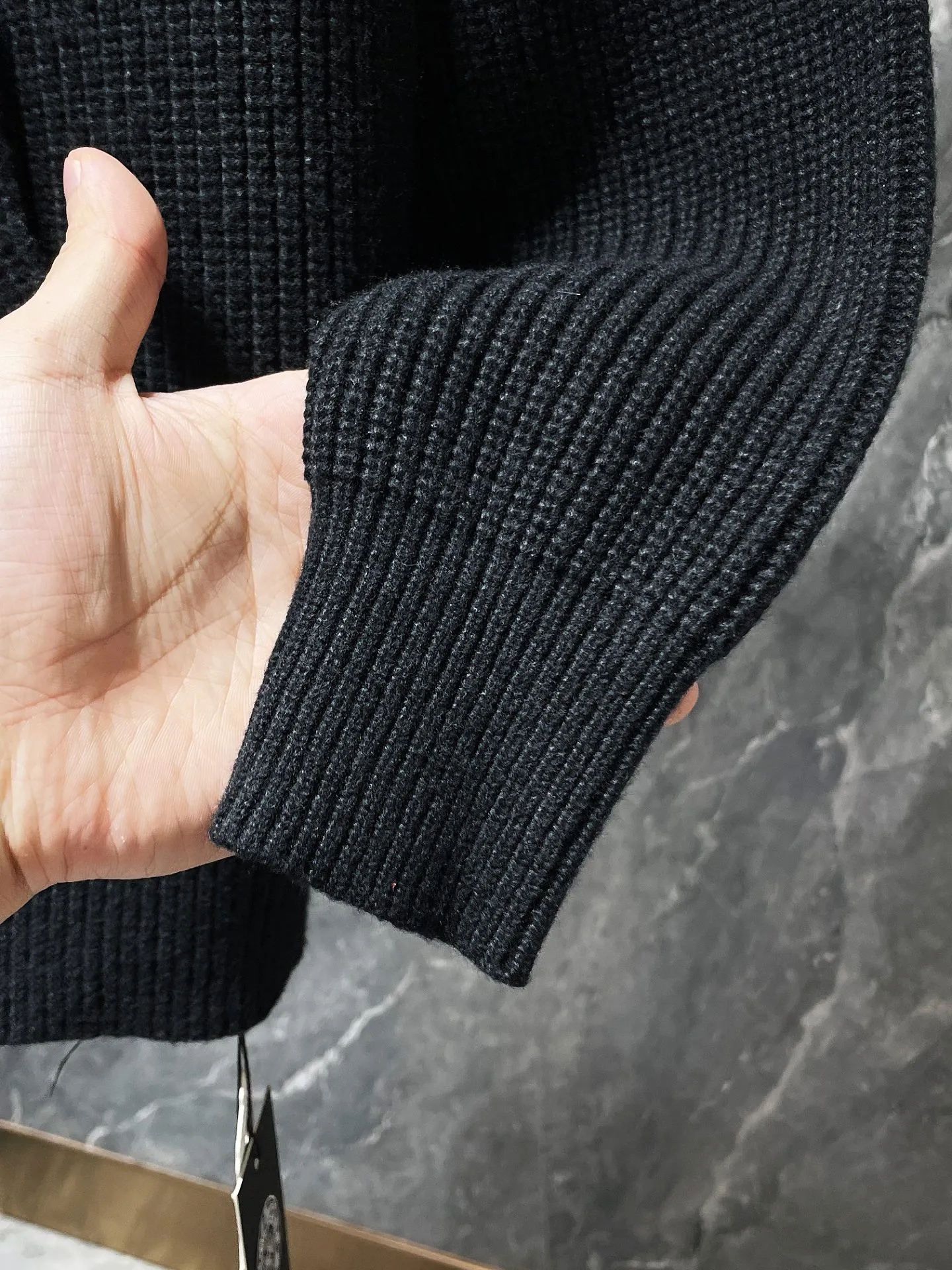 P276 Chrome Hearts Autumn and Winter Sweater Series The same zipper sweater as the official website. Customized version of double-ended zipper➕leather handmade silver buckle craftsmanship. Selected high-quality wool and 100% cotton knitted fabric. Not the ordinary version on the market! ! Recommended color: black Size: S, M, L, XL